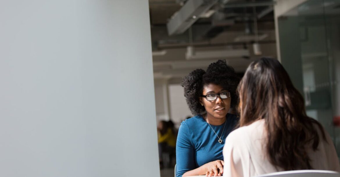 Comment le dialogue améliore les relations interpersonnelles