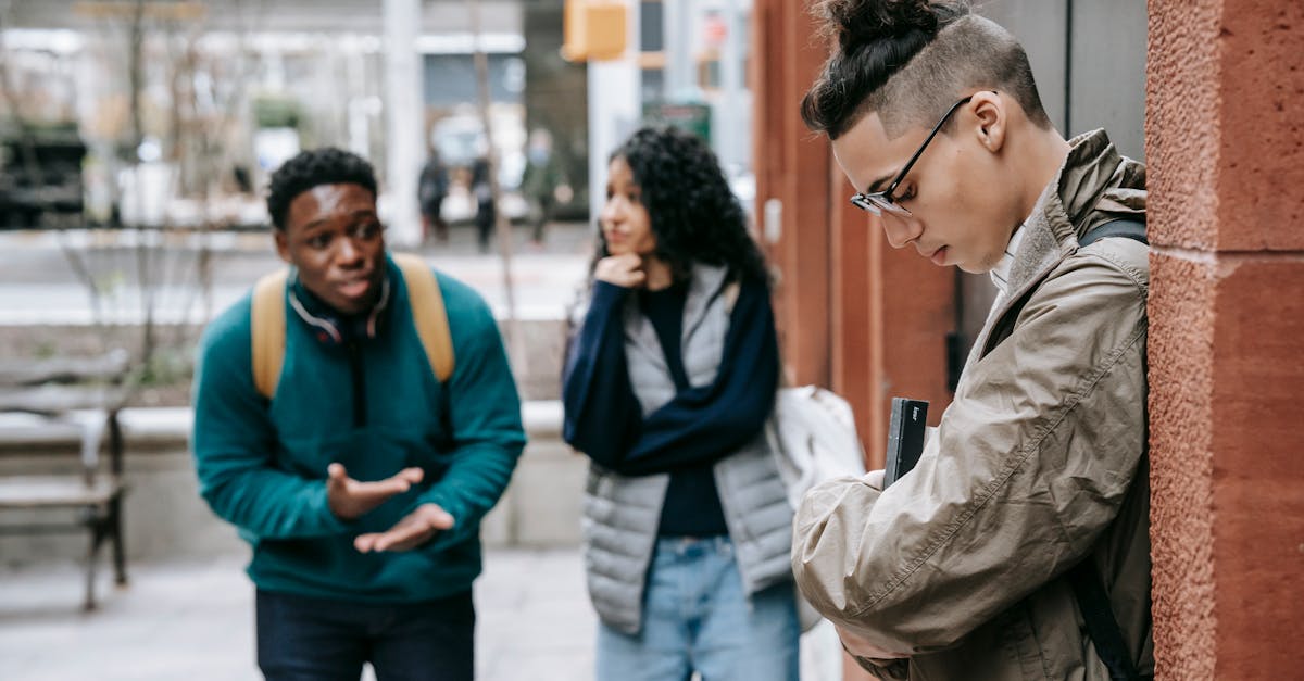 découvrez l'art de l'écoute active, une compétence essentielle pour améliorer la communication interpersonnelle, renforcer les relations et favoriser une compréhension mutuelle. apprenez des techniques pratiques pour mettre en œuvre l'écoute active dans votre vie quotidienne.