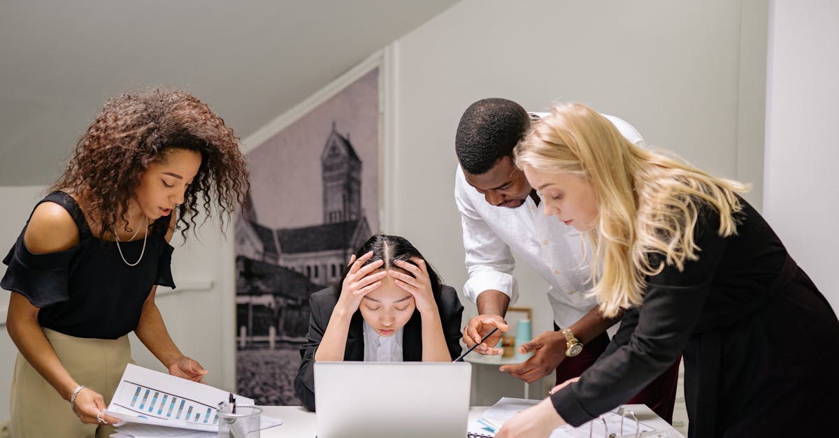 découvrez l'art de la résolution collaborative de problèmes, une approche innovante qui favorise la créativité et l'efficacité au sein des équipes. apprenez à surmonter les défis ensemble et à transformer les obstacles en opportunités grâce à une communication ouverte et des stratégies partagées.