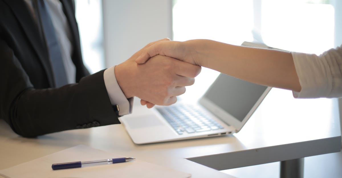découvrez l'art de la négociation : astuces, techniques et stratégies pour réussir vos échanges, que ce soit dans un cadre professionnel ou personnel. apprenez à convaincre et à obtenir des résultats satisfaisants pour toutes les parties.