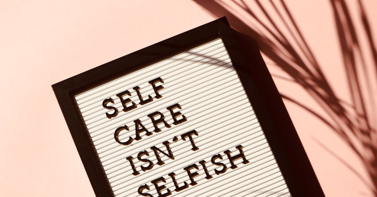 découvrez l'art du self-dialogue, une technique puissante pour mieux comprendre vos pensées et émotions. apprenez à structurer vos réflexions, améliorer votre estime personnelle et favoriser votre bien-être mental grâce à des pratiques de dialogue intérieur.