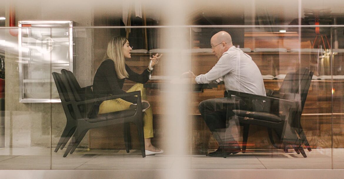 découvrez le pouvoir du dialogue : conseils, exemples et méthodes pour améliorer la communication, résoudre les conflits et renforcer vos relations personnelles et professionnelles.