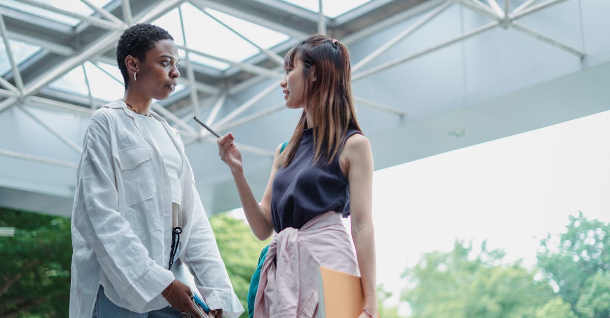 découvrez le dialogue entre pairs : une méthode d'échange favorisant l’apprentissage, le partage d’idées et la résolution de problèmes grâce à la collaboration entre collègues ou professionnels du même secteur.