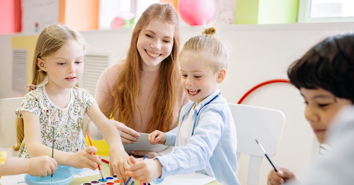 découvrez le rôle essentiel des facilitators : des experts qui animent, coordonnent et optimisent les échanges pour garantir la réussite de vos réunions, ateliers et projets collaboratifs.