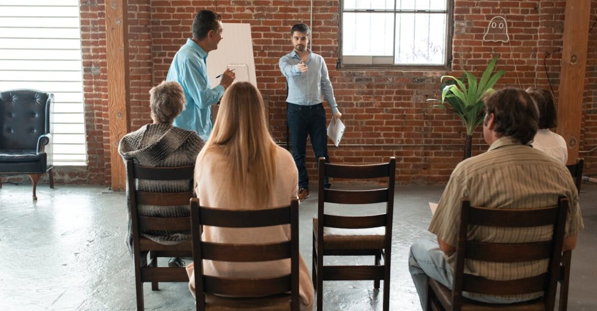 découvrez le rôle essentiel des facilitateurs dans la gestion de groupes, la résolution de conflits et l’animation d’ateliers. apprenez comment ces professionnels accompagnent la collaboration, stimulent la créativité et maximisent l’efficacité des équipes.