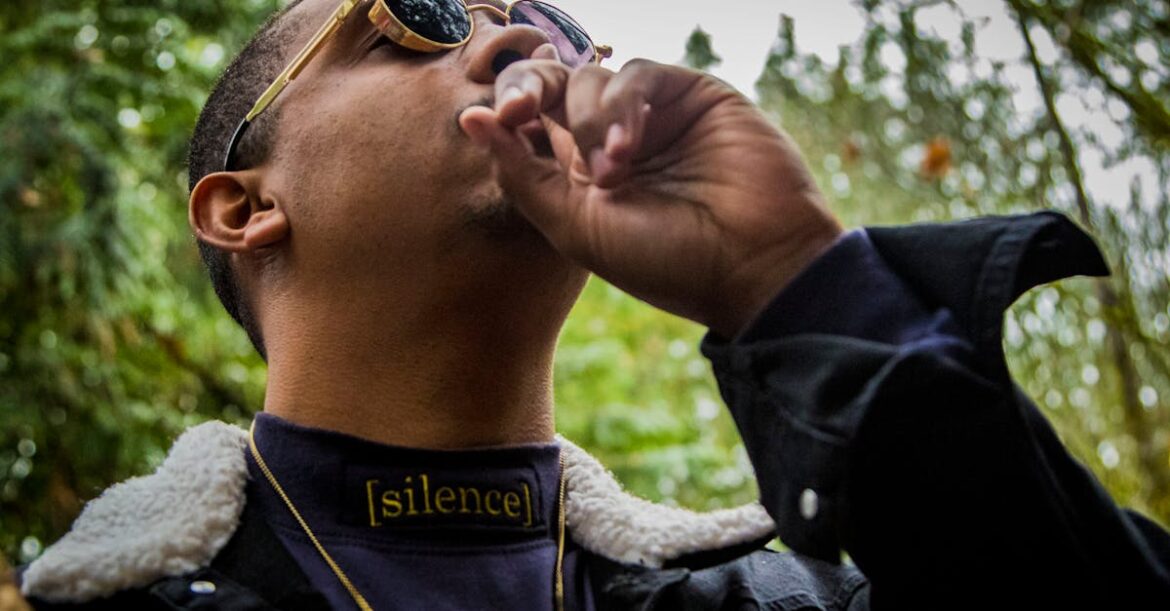 Comment le silence s’exprime dans le dialogue